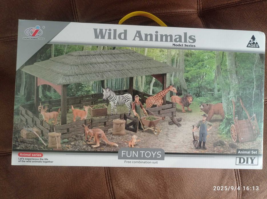 Пистолет за деца и комплект с животни