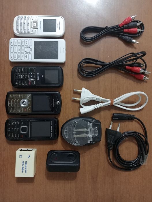 Продам телефоны, шнуры и т.д.