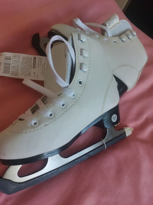 Vând patine pt gheata noi