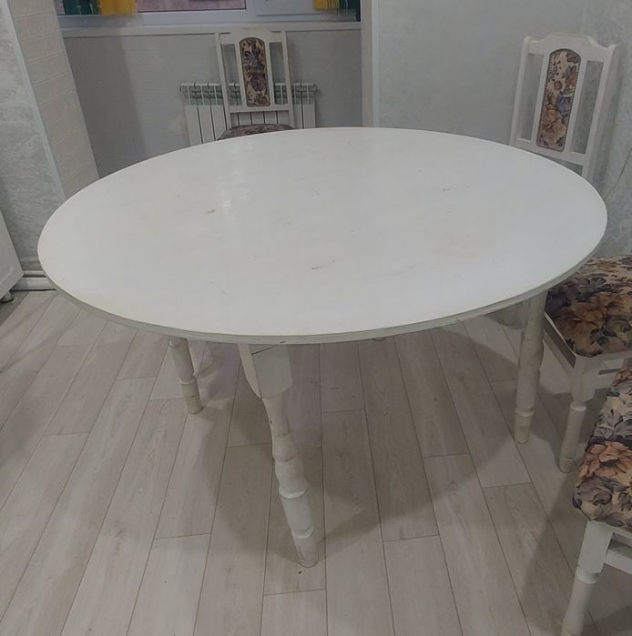 Продам стол диаметр 140