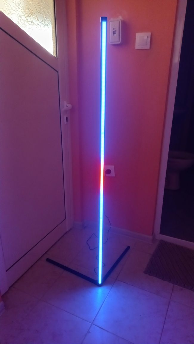 Многоцветна LED лампа