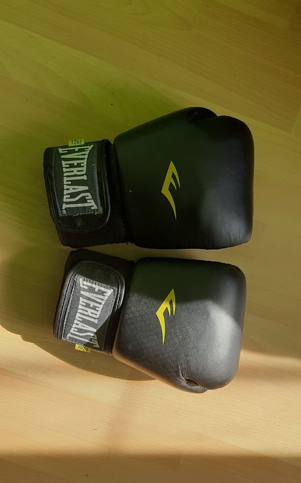 Mănuși box folosite