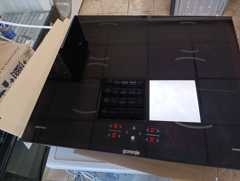 Чисто нов индукционен плот за вграждане Gorenje  с две години гаранция