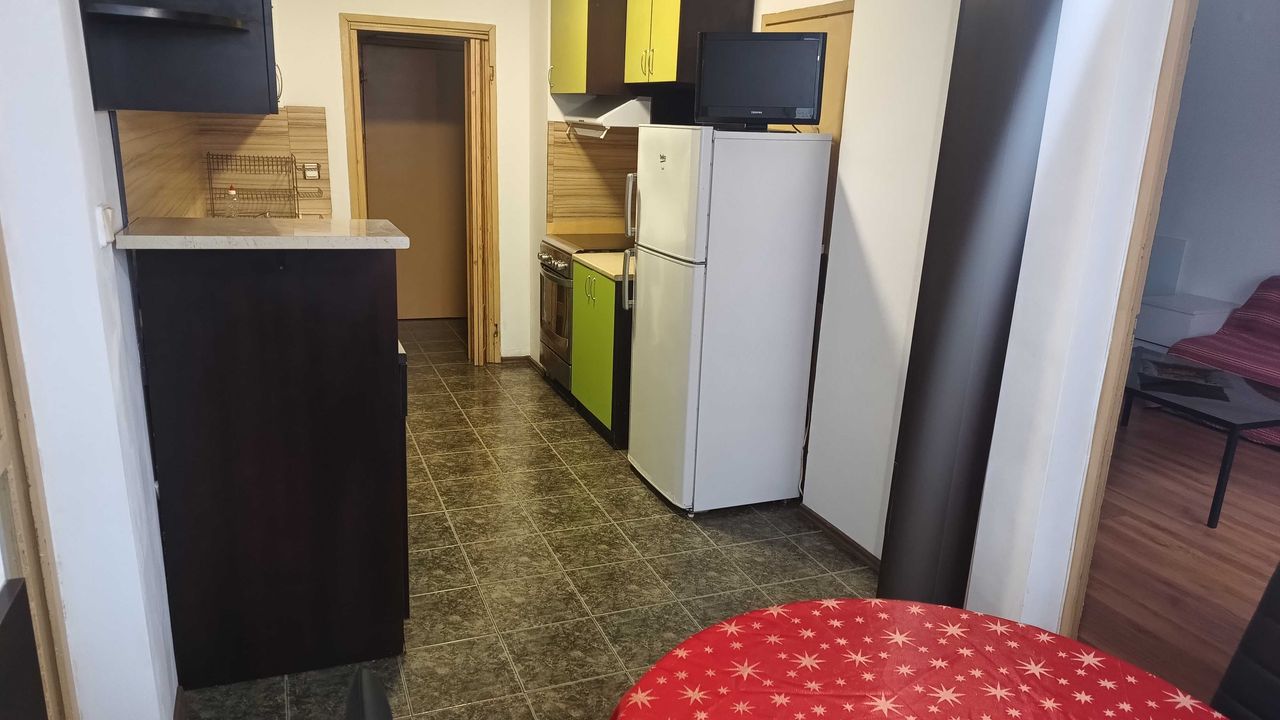 Дава се под наем Тристаен апартамент в Шумен, Център - 60 кв.м за 306 € - Снимка #9