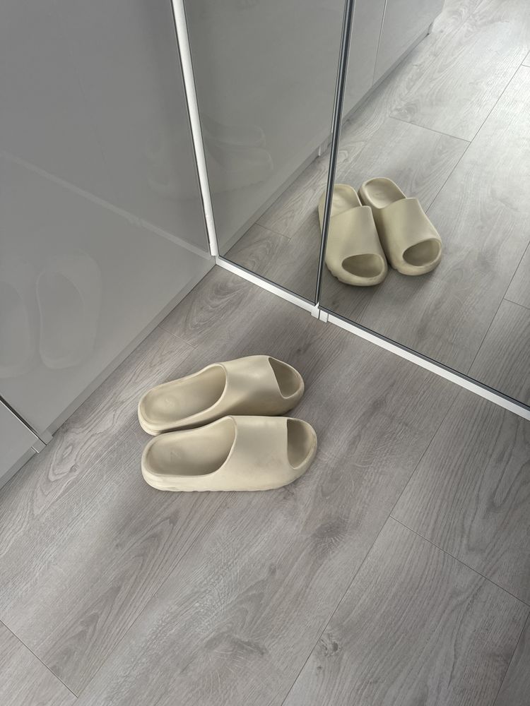 Yeezy Slides Bone