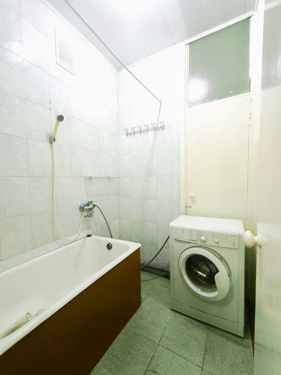 Ташсельмаш 1в2 переделана. 38м² 1,5*6 балкон.