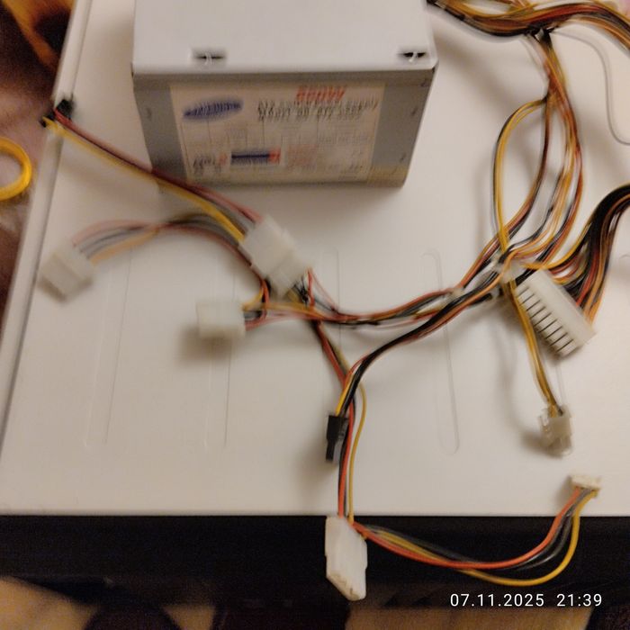 Блок питания 550 w Samsug .