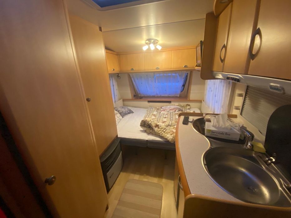 Vand rulota Hobby 400 BK( AC, mover, cort)