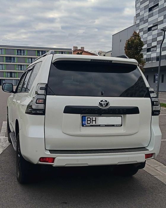 Toyota Land Cruiser 2.8l D4 204CP Luxury Black Matte Edition 7 locuri