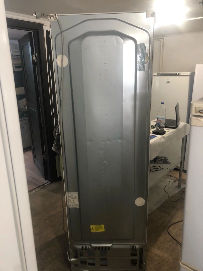 Холодильник LG, 2 метра.