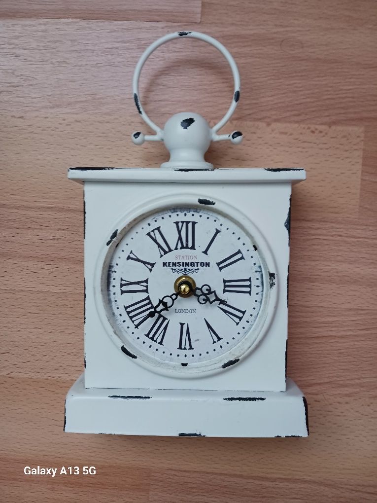 Vând ceas din metal, aspect vintage