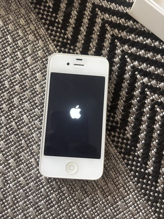 IPhone 4s в отличном состоянии