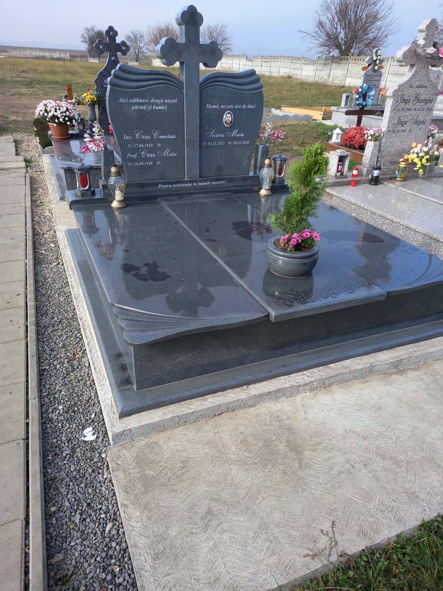 Placări morminte
