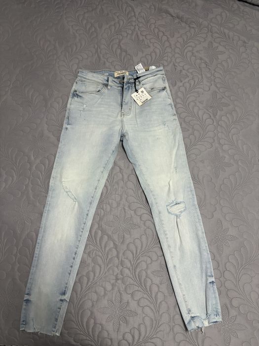 Pull Bear дънки.