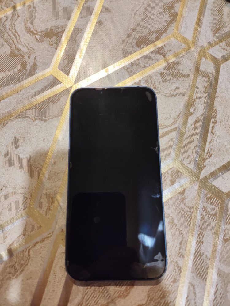 Продам айфон 13 128 гб