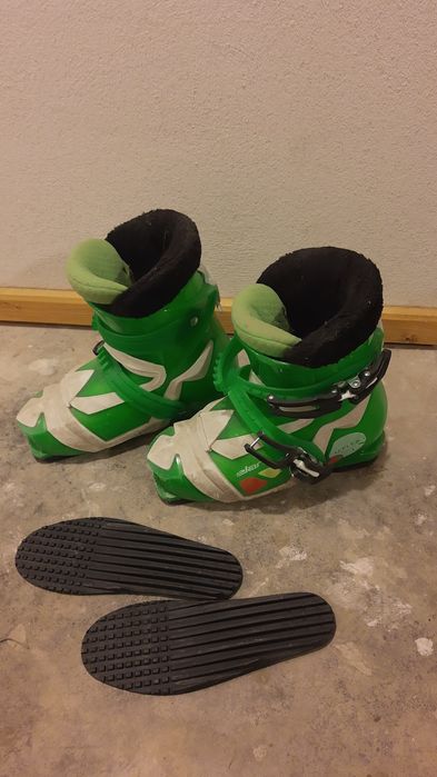 Продавам детски ски обувки Elan