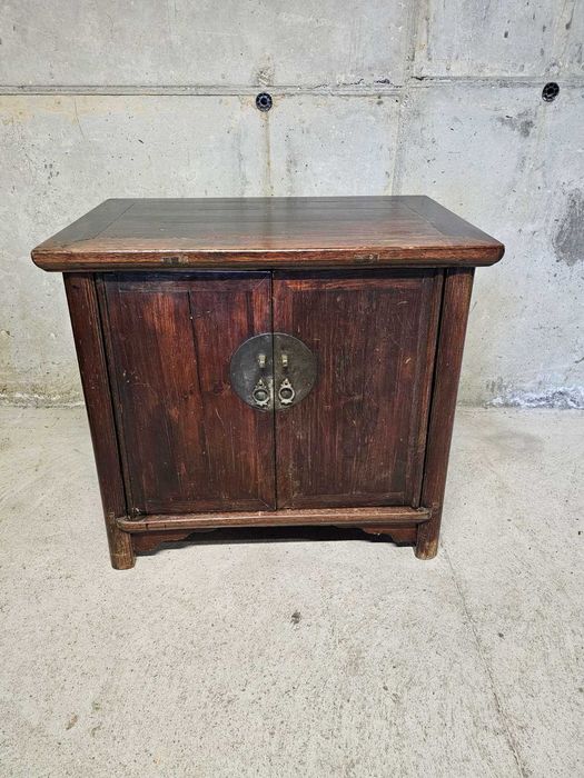 Китайски шкаф в ретро стил