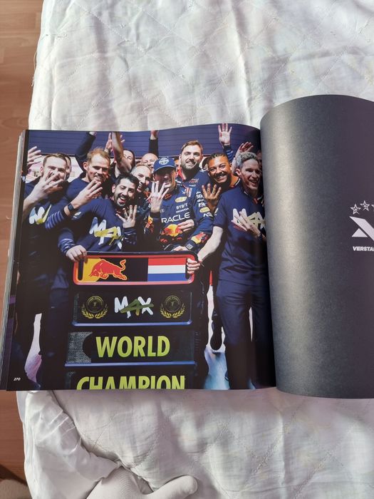 Max Verstappen red bull book championship F1 2021 и 2024 world champio