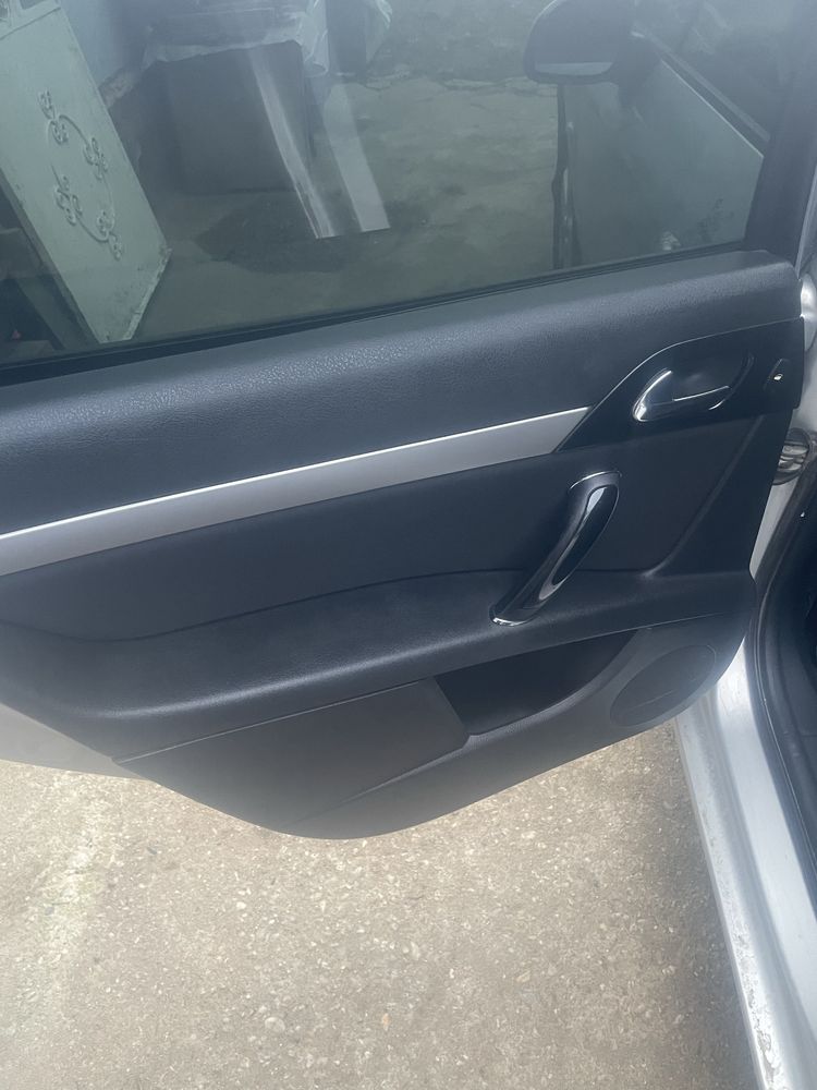 Dezmembrez peugeot 407