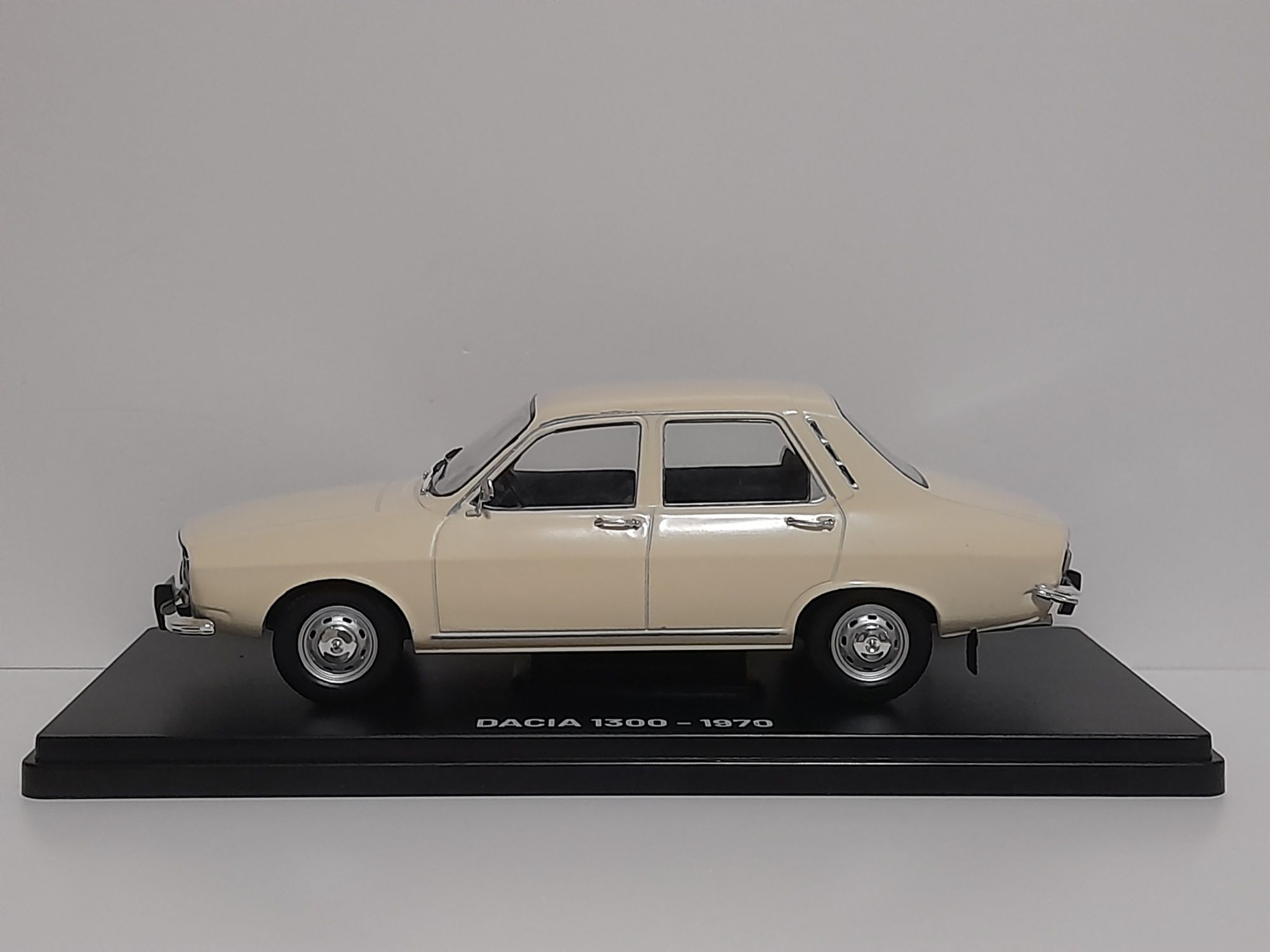 Macheta dacia 1300 crem (alb40) scara 1:24 hachette