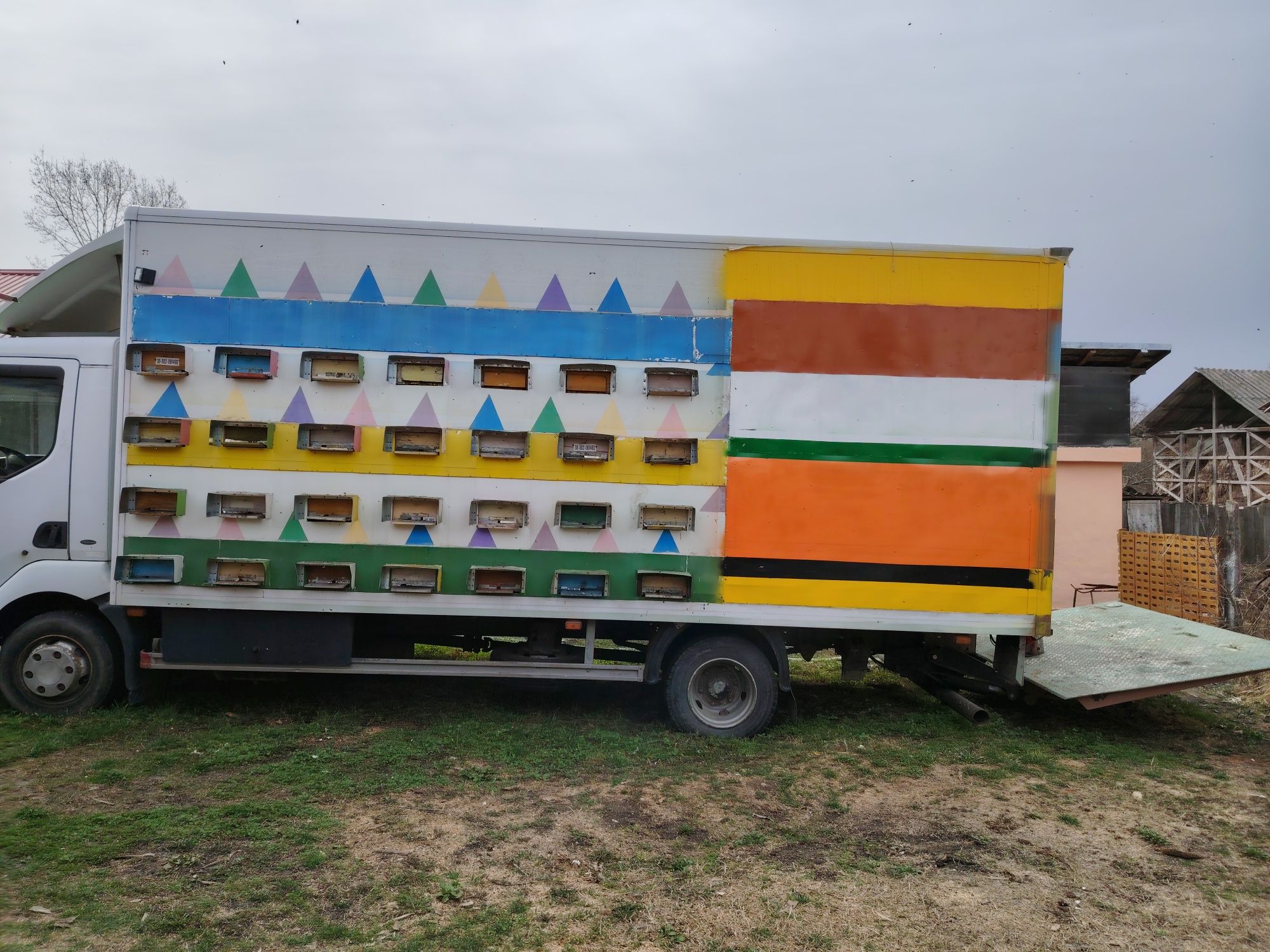 Camion apicol Renault. 7.5