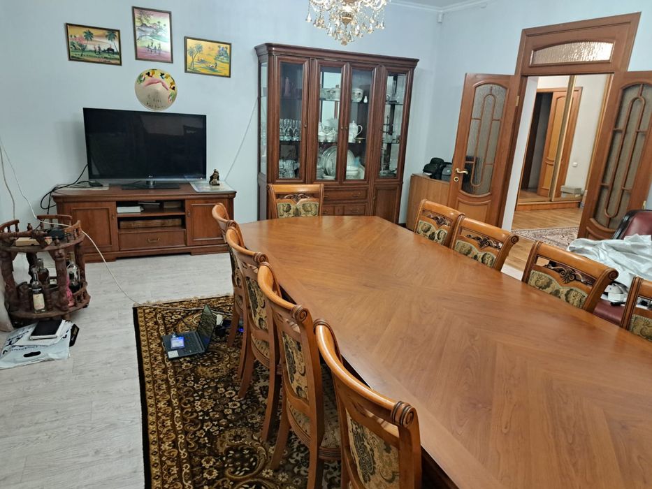 Продам гостинную мебель из чистого дуба!Премиум калсса