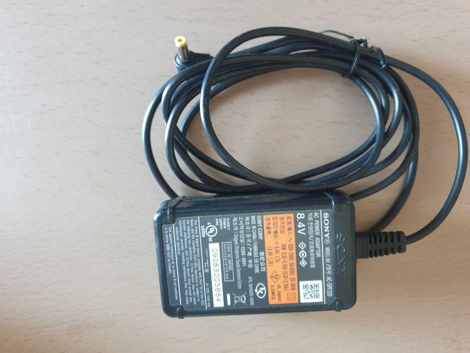 Incarcatoare Sony- auto 9,5V / camera AV 8,4V