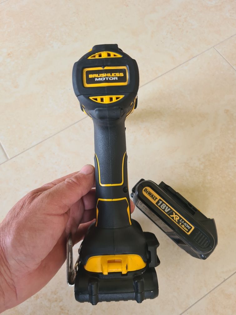 Dewalt DCD 791 - masina de gaurit si insurubat