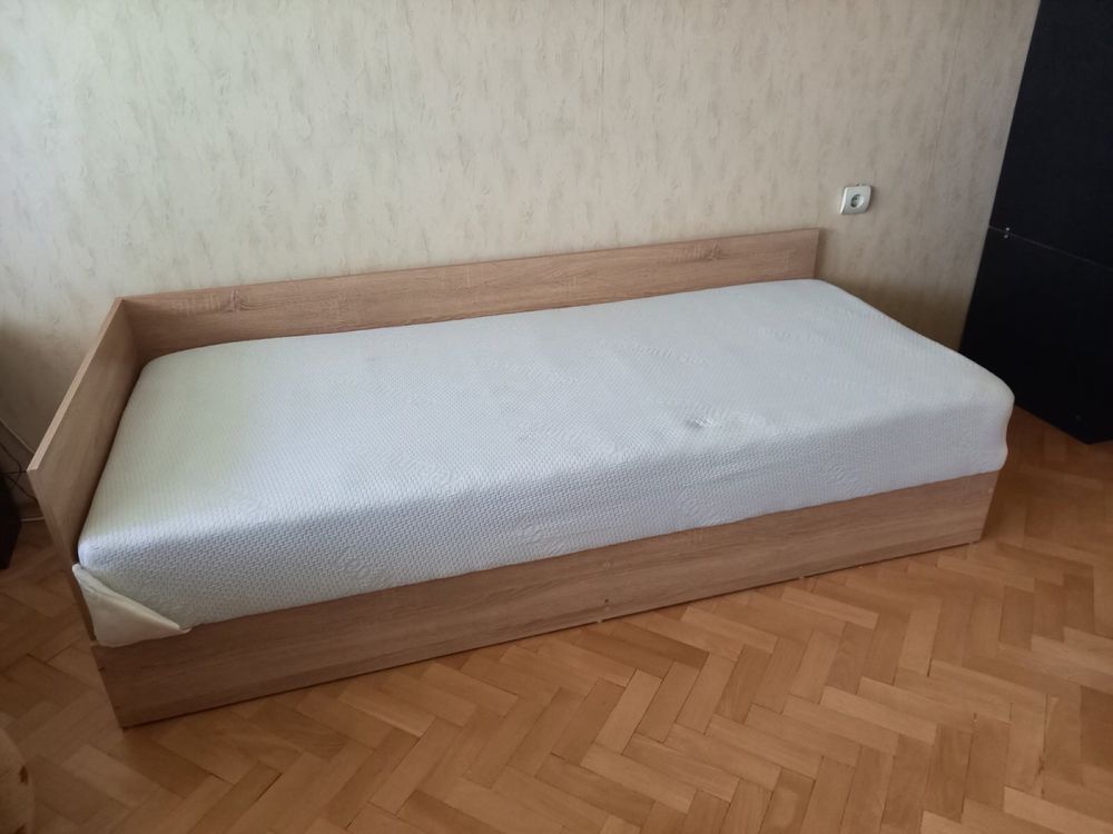Единично легло с матрак