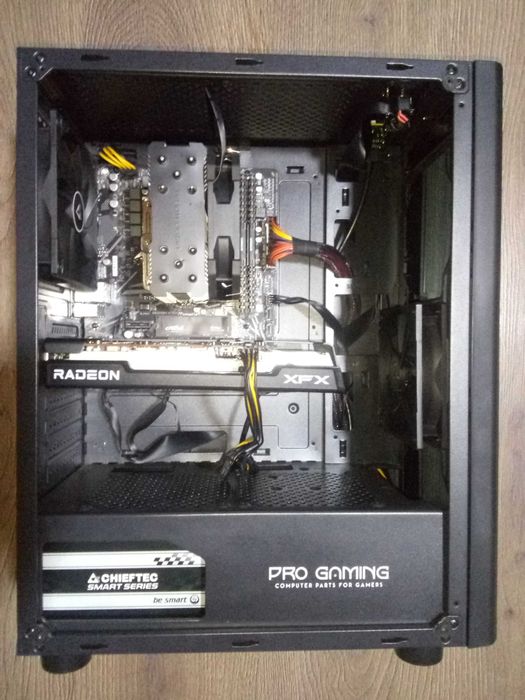 Unitate PC AMD Ryzen 7 3700X 32GB DDR4 3200MHz XFX RX 6600 8GB GDDR6