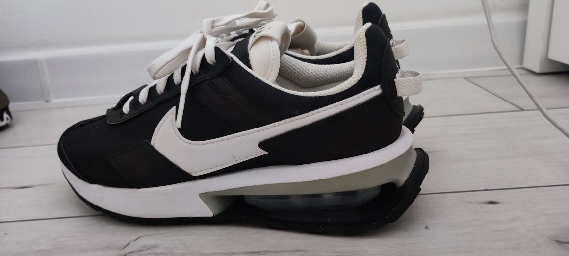 Дамски мратонки Nike