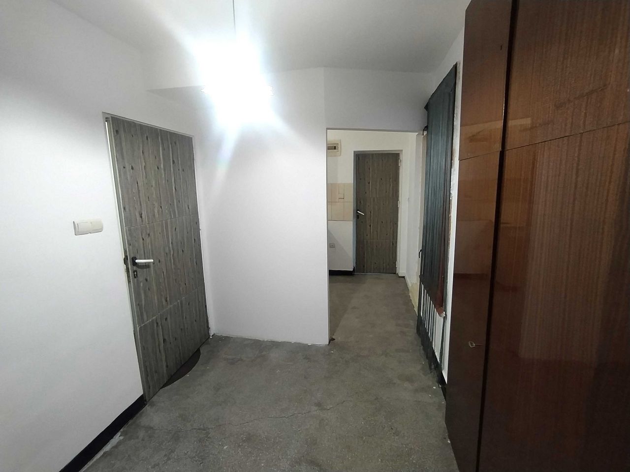 Продава се Двустаен апартамент в Стара Загора, Център - 76 кв.м за 856 €/кв.м - Снимка #6