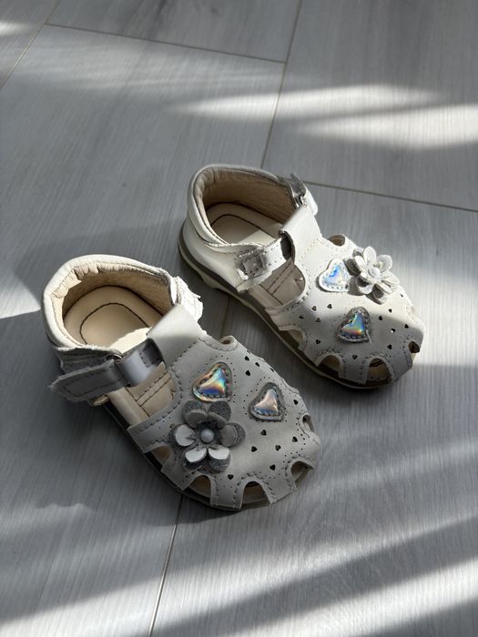 Детски сандали без следи от употреба