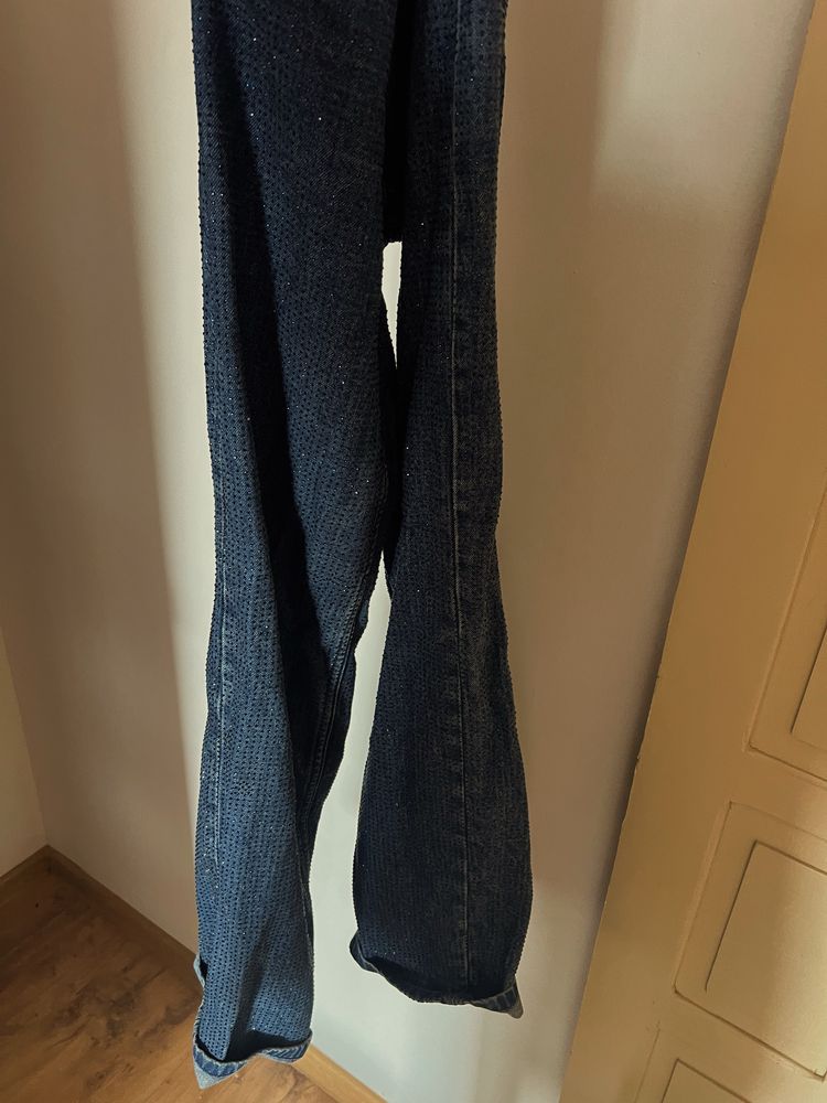 Блестящи дънки с камъчета Zara