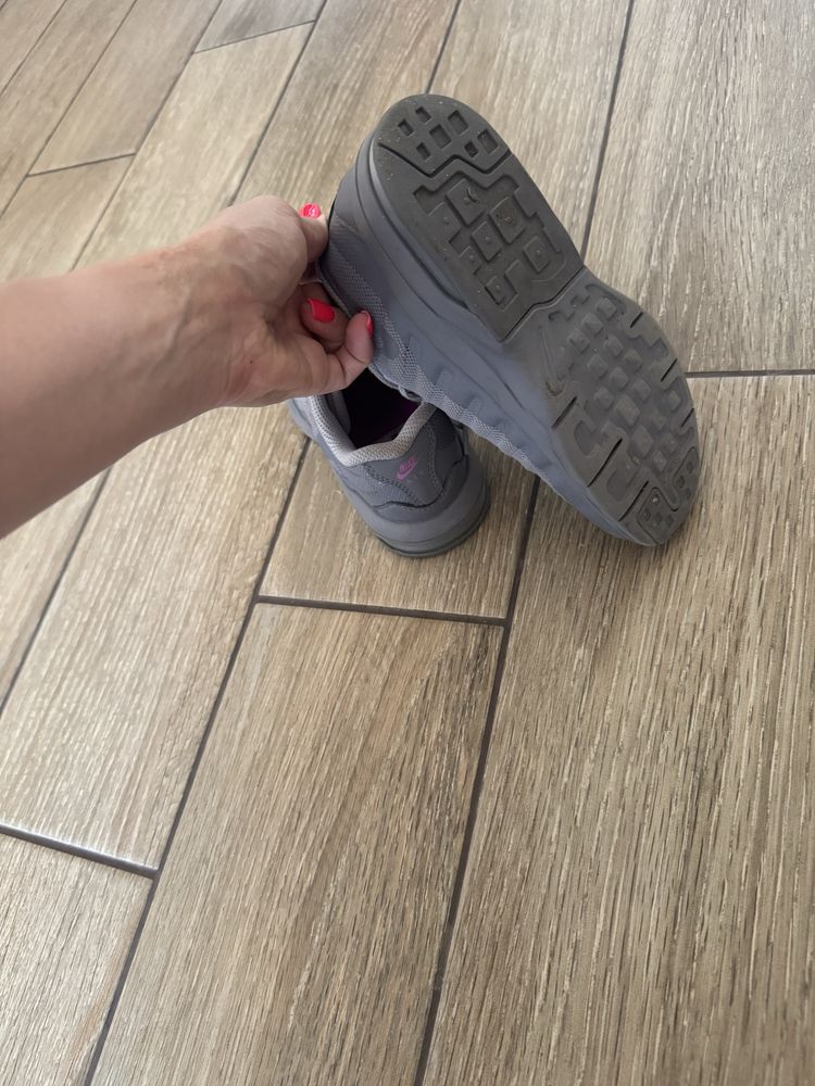 Маратонки Nike за момиче-31 номер