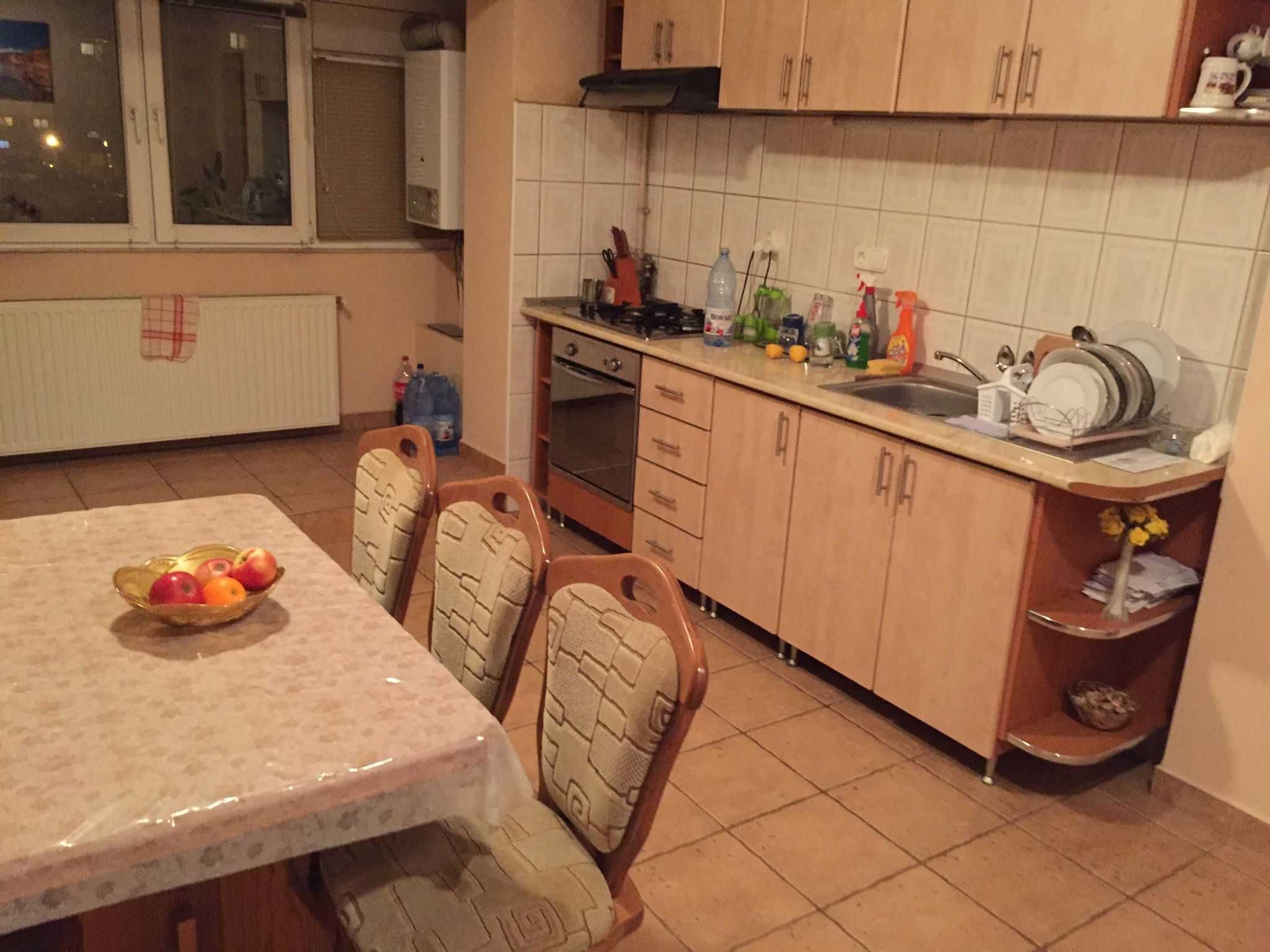 Apartament cu 2 camere , etaj II din IV, Str. Ganea, Carpați 2.