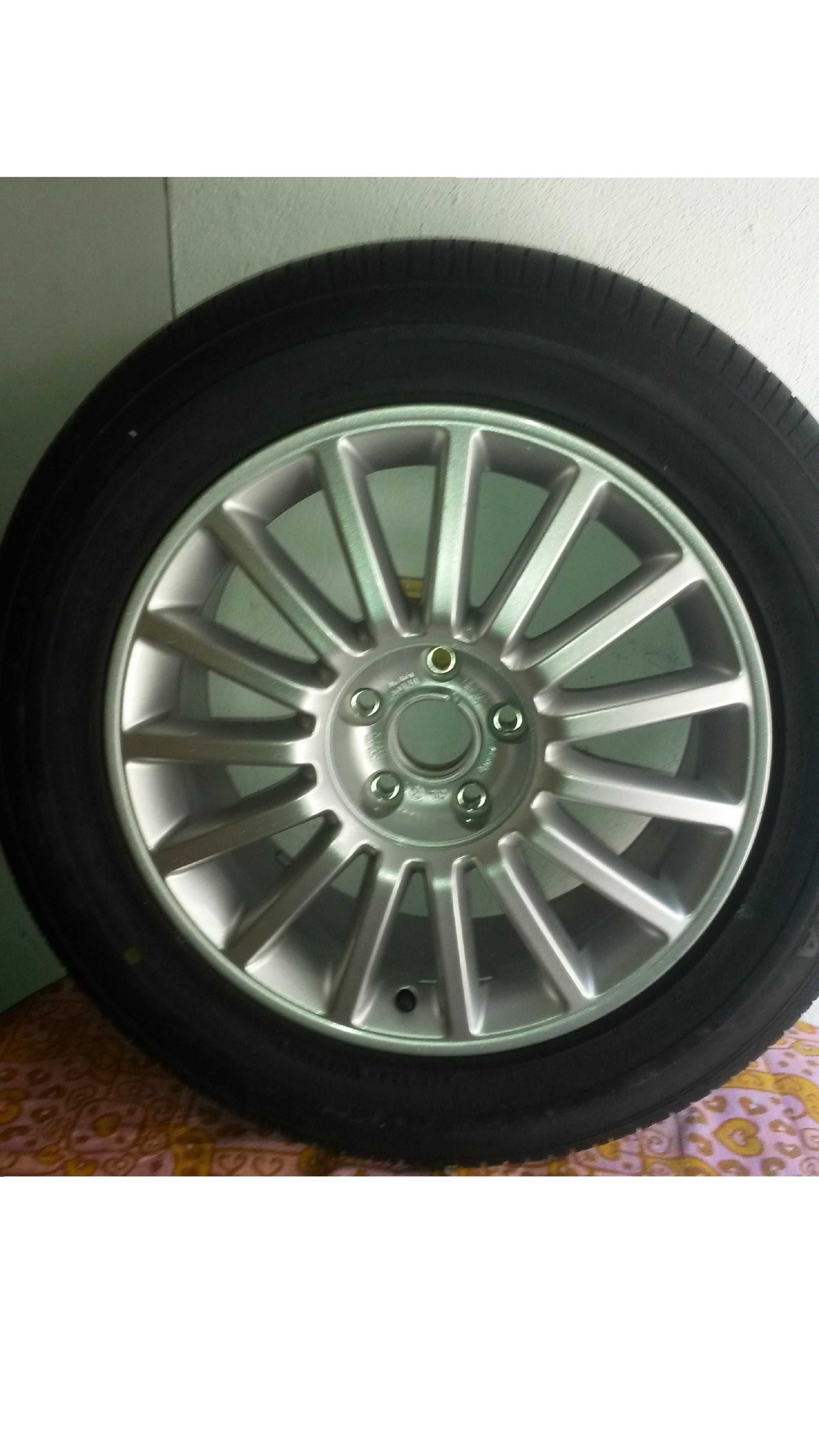 Алуминиева лята джанта 17" (цола ) заедно с нова гума  за VW Phaeton
