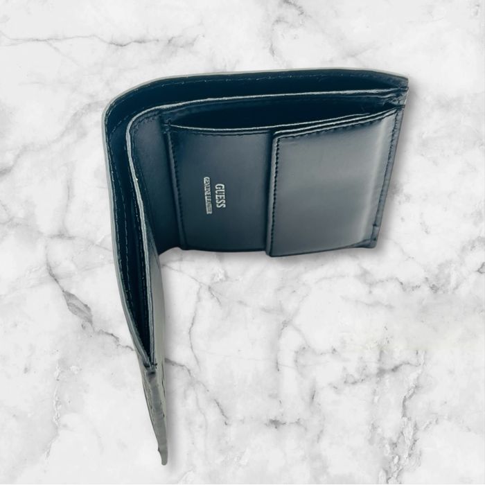 Guess мъжко портмоне ново с етикет