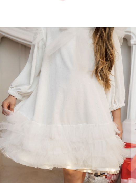 Rochiță din catifea albă, cu luminite