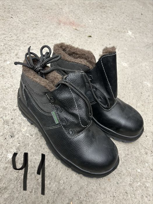 Продам рабочие ботинки