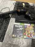 Xbox 360 cu doua controllere + senzor kinect si 54 de jovuri instalate