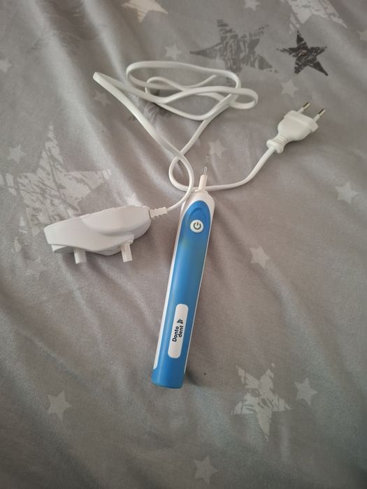 Periuță electrică + încărcător