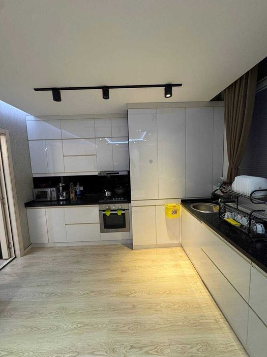 Продаётся 5-ти комнатная квартира ул Шота Руставели