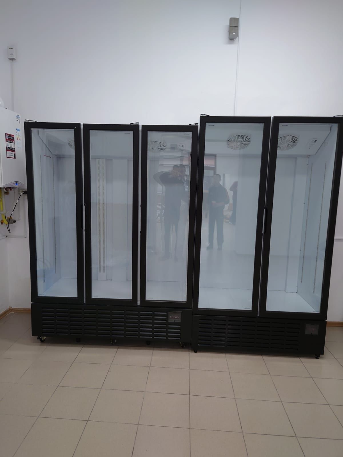 Vitrina frigorifica verticala cu 2 uși, 150 cm lungime / Profesional