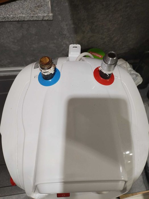 Бойлер за под мивка в перфектно състояние почти неизползван