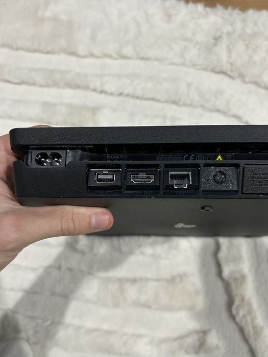 PS4 Slim 500 GB Black plus 3 jocurii