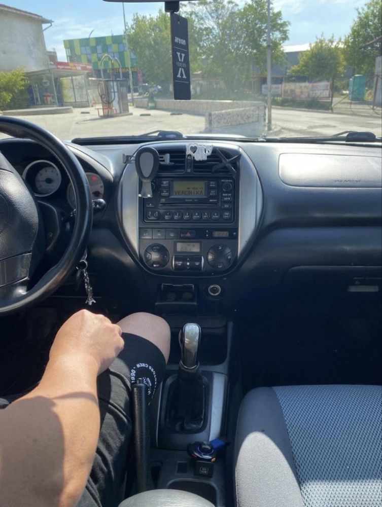 Продавам Toyota rav 4 2004