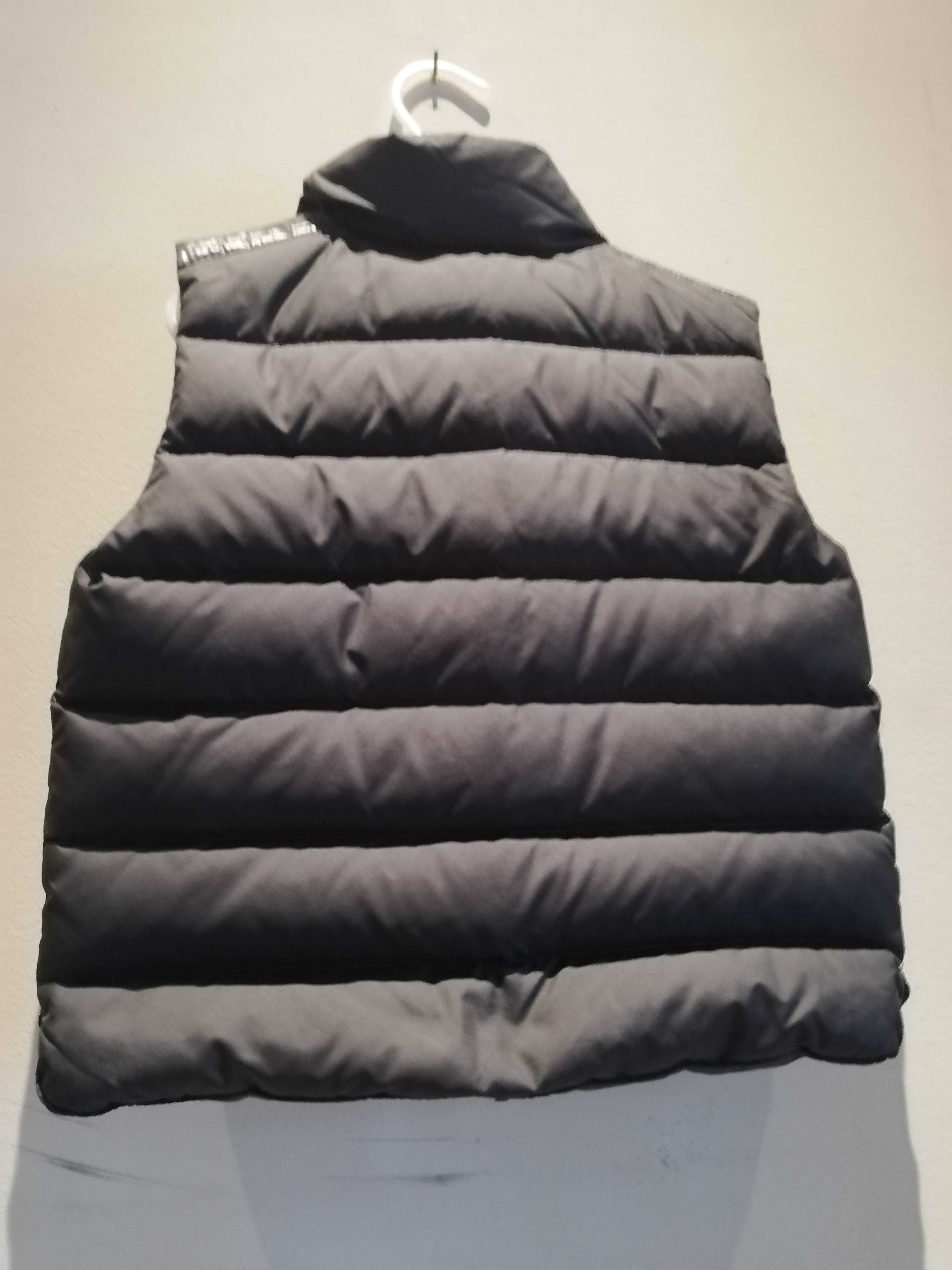 Vesta. Moncler original, pt 5 ani, unisex.