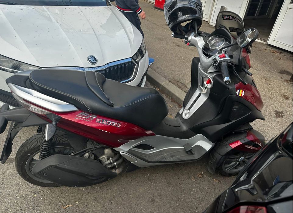 Piaggio MP3 - 300 cmc/ 2012 - Se conduce cu cat.B