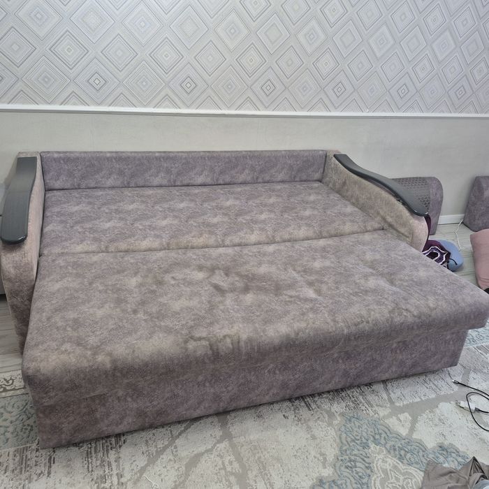 Б/у диван. Продам.